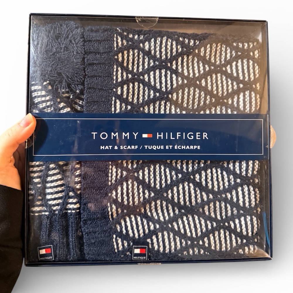 TOMMY HILFIGER Toque Hat & Matching Scarf Set Men’s Winter Navy White BRAND NEW